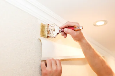 Pose de papier peint à la Bastide — revêtements muraux et toiles de verre